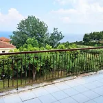 Amazing Sea View Loft, Appartement Áfitos